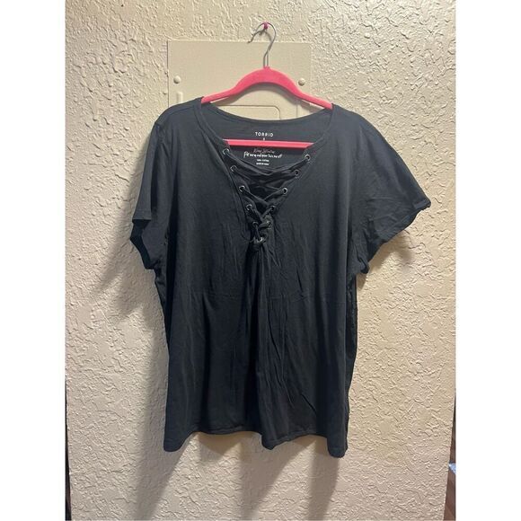 Torrid Black Classic Fit T-Shirt Woman’s Size 3 - Picture 1 of 9
